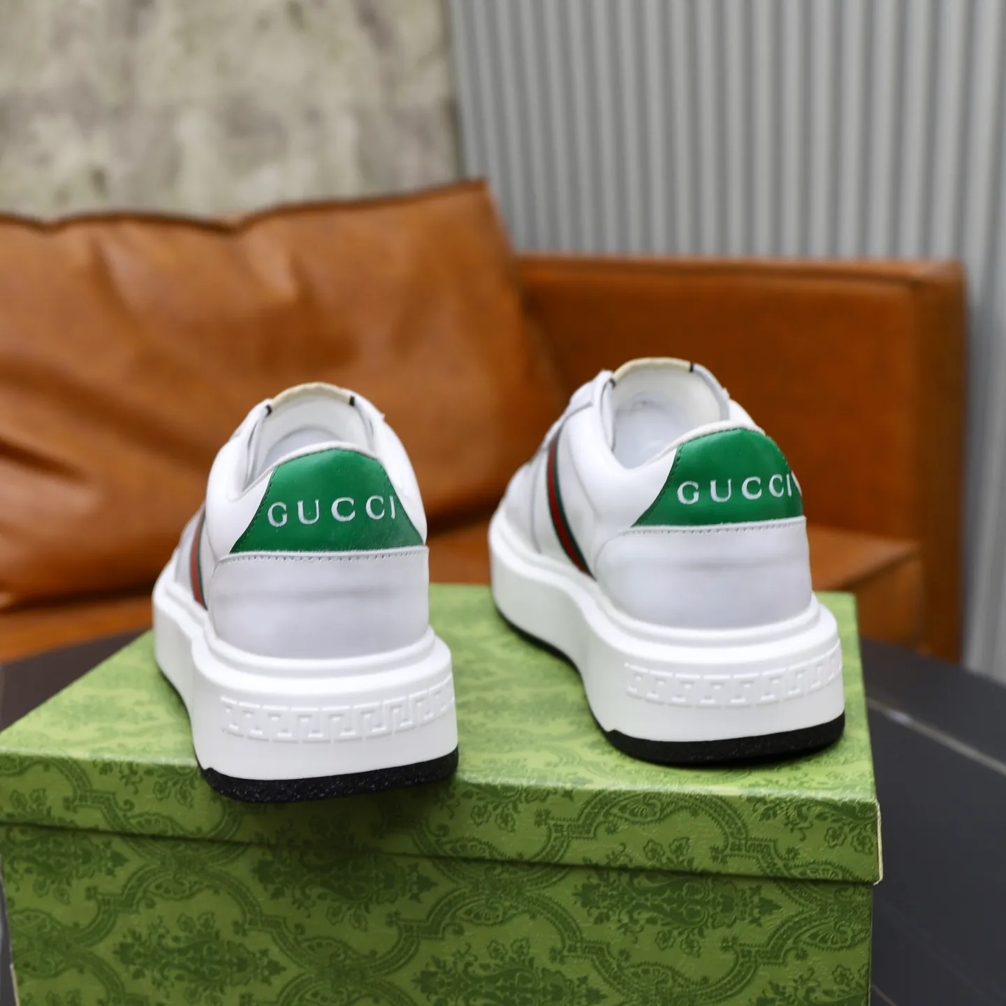 Ex-factory price: 462💰🙅‍♂️🙅‍♂️🙅‍♂️ Brand: GUCCI Standard code: 38-44 (45 customized) Grade: Same as the official website Material: Original material splicing Comfortable and breathable lining Lightweight and wear-resistant sports outsole Style category: Men's fashionable casual shoes Running sneakers Distinguished luxury brand elements Top luxury Color: actual picture color